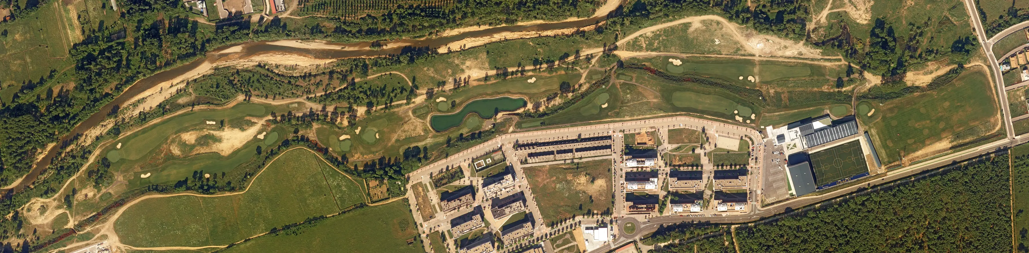 Vista aérea del campo de golf del Olímpico de León